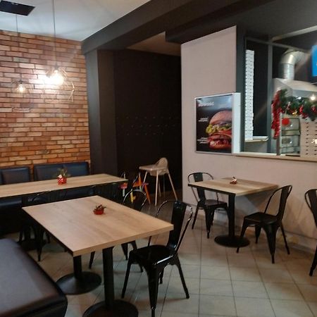 Pokoje Nad Pizzeria ポズナン エクステリア 写真
