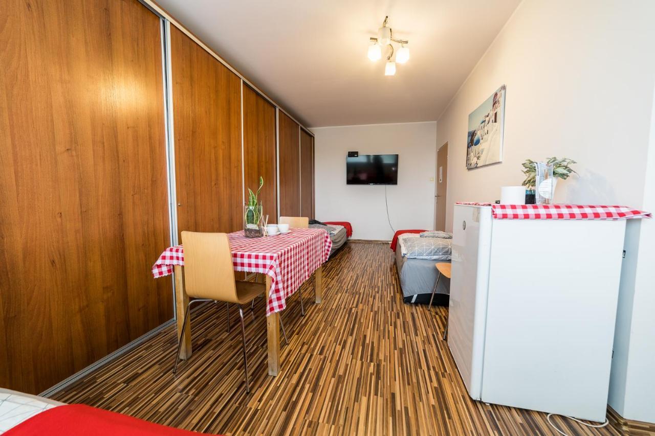 Pokoje Nad Pizzeria ポズナン エクステリア 写真